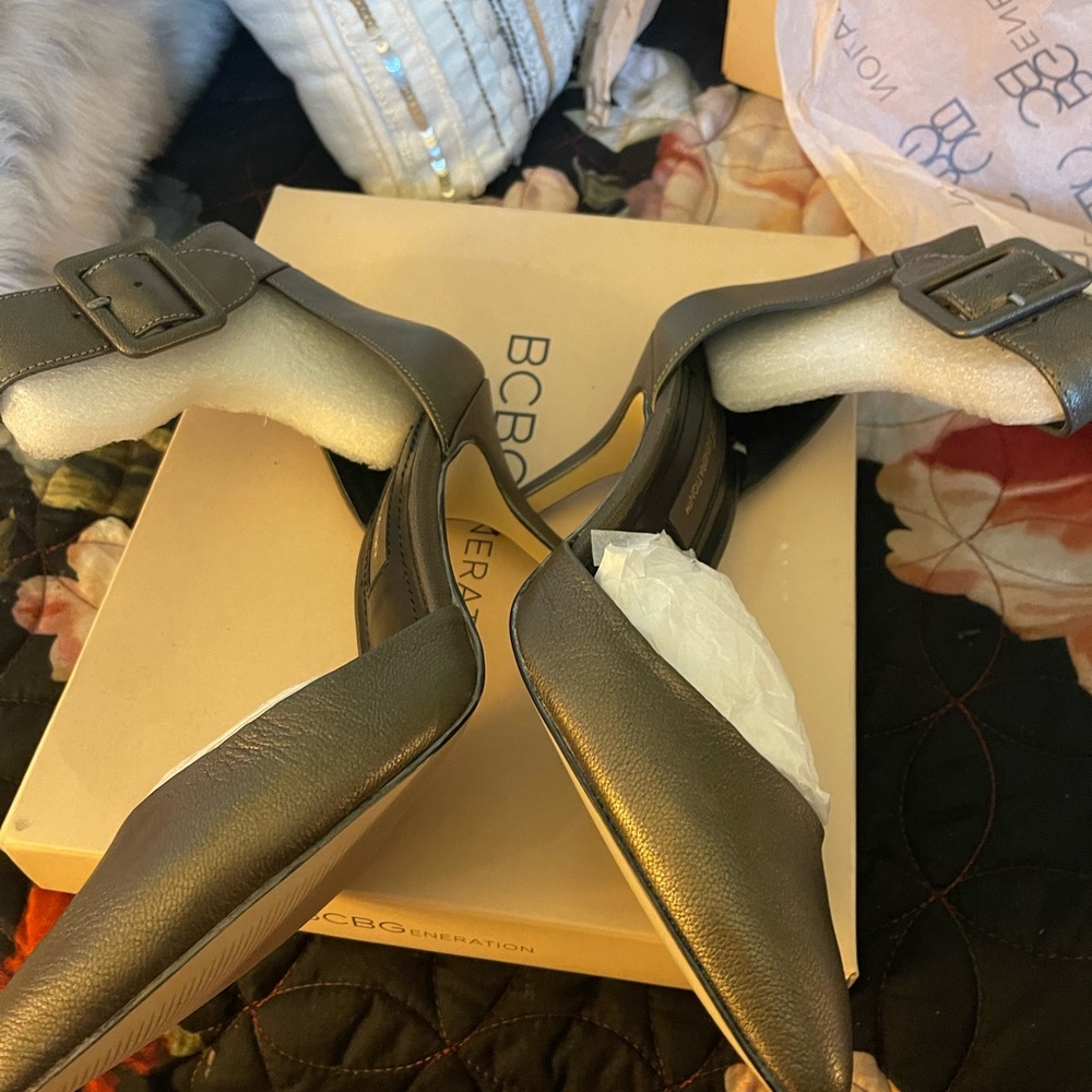 BCBG ANKLE STRAP HEELS